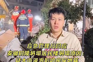 滕哈赫谈坎布瓦拉首发：他在训练中表现很好，处理球很冷静